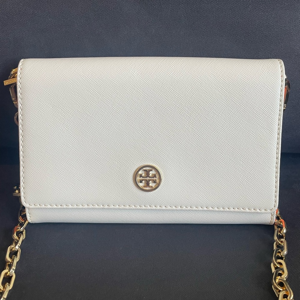 Tory Burch wallet on chain